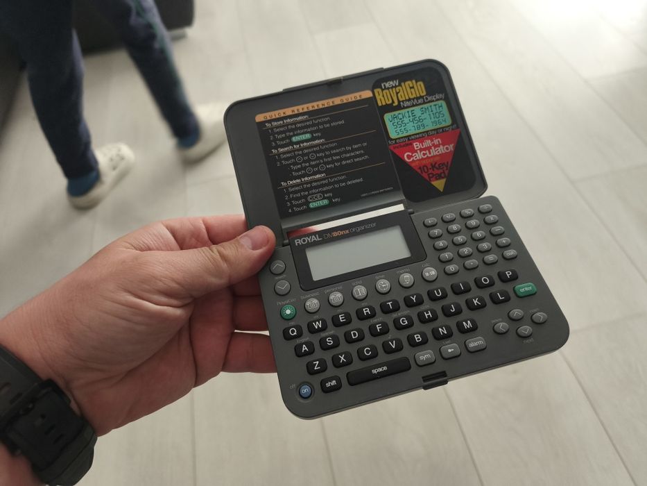 Royal DM307CX – Organizer electronic retro anii ’90, cu calculator