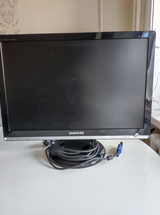 Монитор Samsung  21,6"