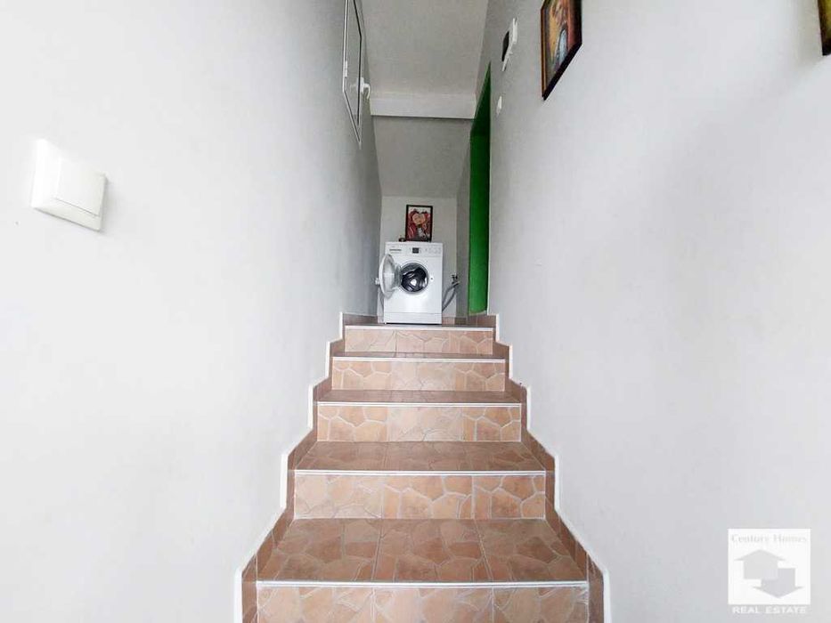 160030 Двуетажна обзаведена къща с басейн и механа в с. Коевци