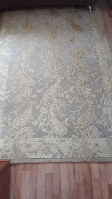 Продам ковер 1.5х2.3м