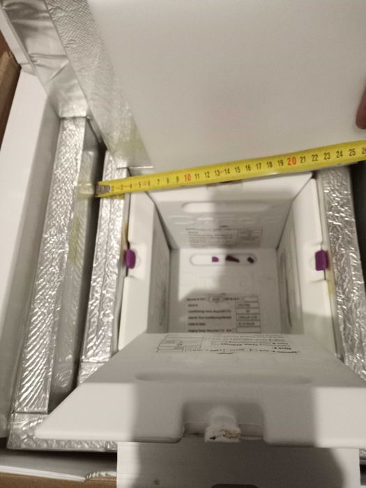 Специализирана хладилна кутия  с хладилни елементи към нея