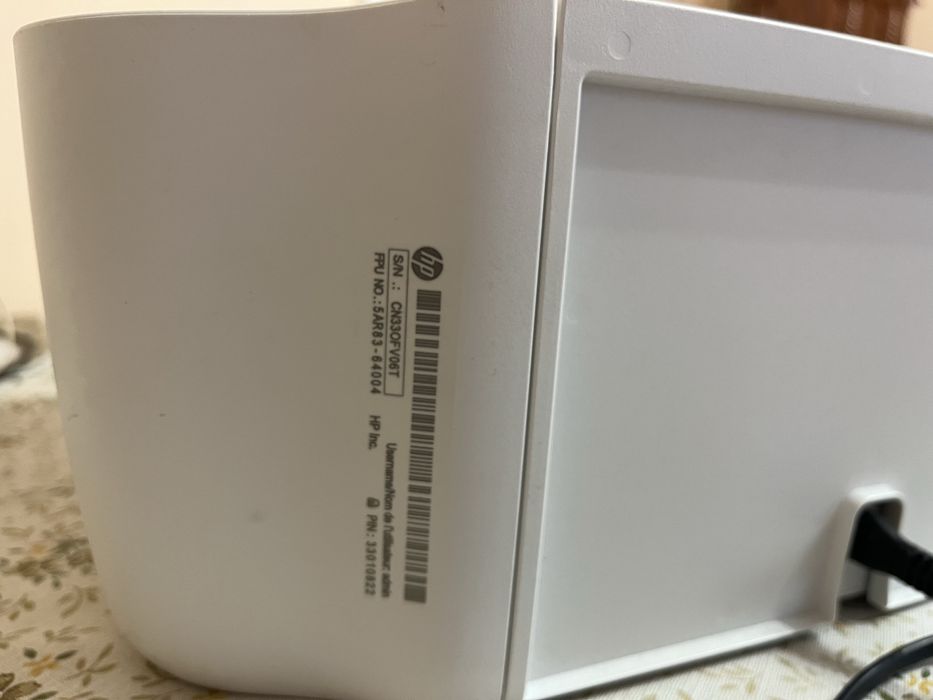 model multifuncțional HP DeskJet 2710e All-in-One.