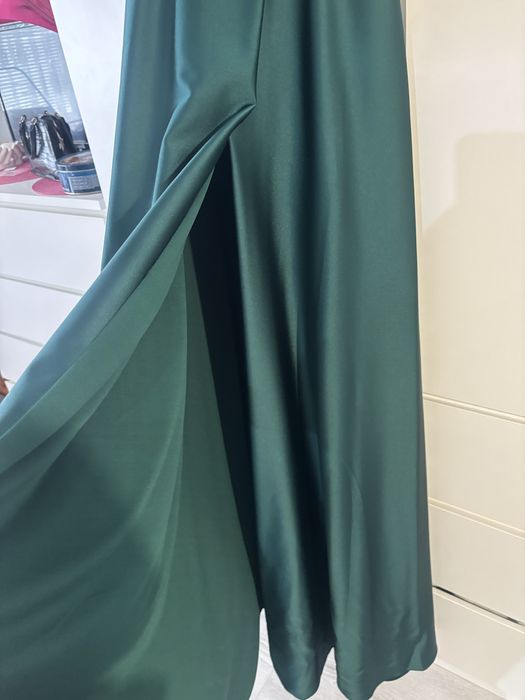 Сатенена бална рокля