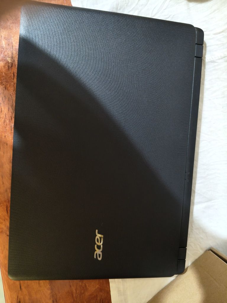 Acer ноутбук в полной комплектации, не дорогой отличный вариант