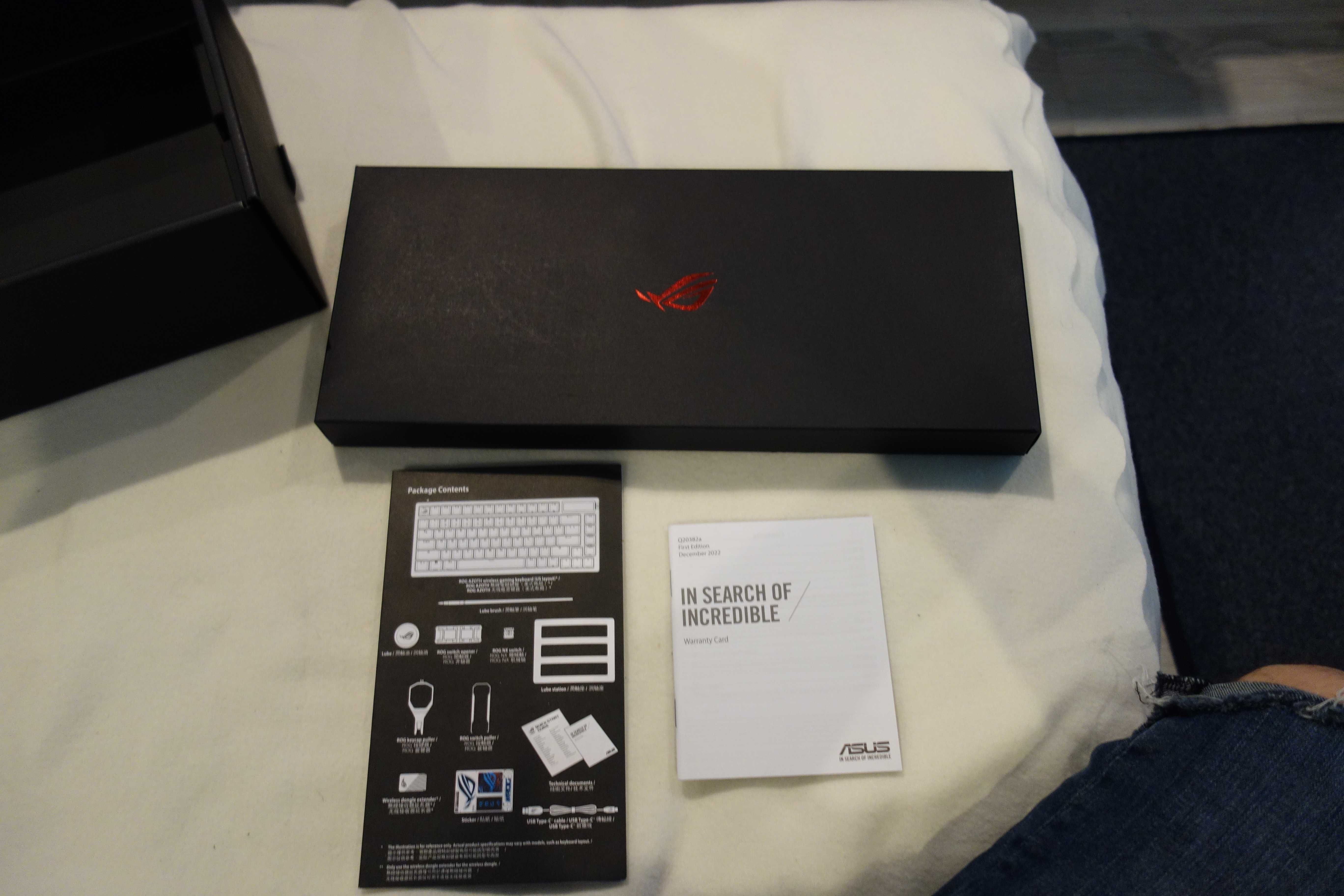 Продавам ROG Azoth механична геймърска клавиетура