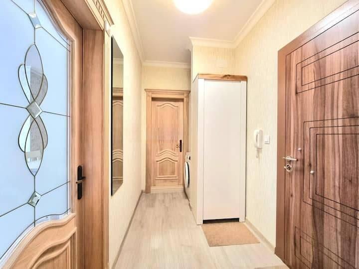Дава се под наем Двустаен апартамент в Бургас, Изгрев - 63 кв.м за 612 € - Снимка #2