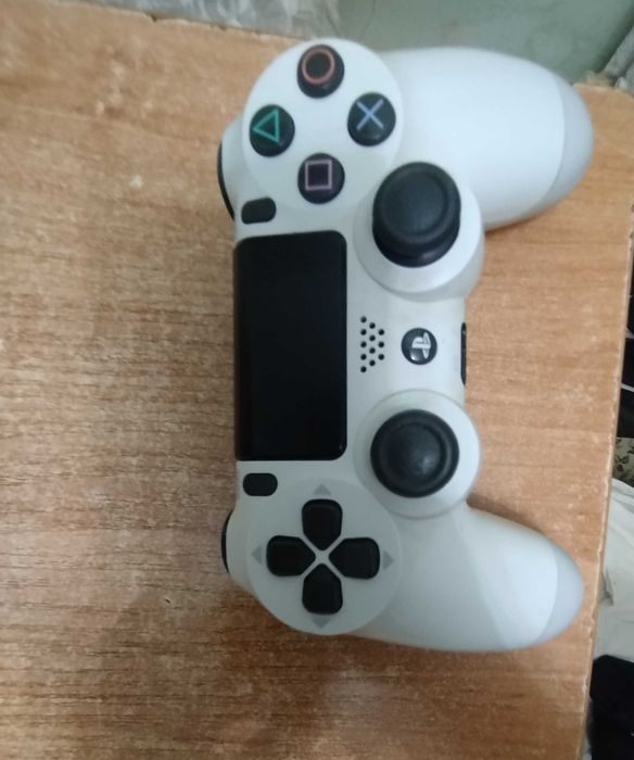 DualShock 4 продам в хорошем состоянии оригинал
