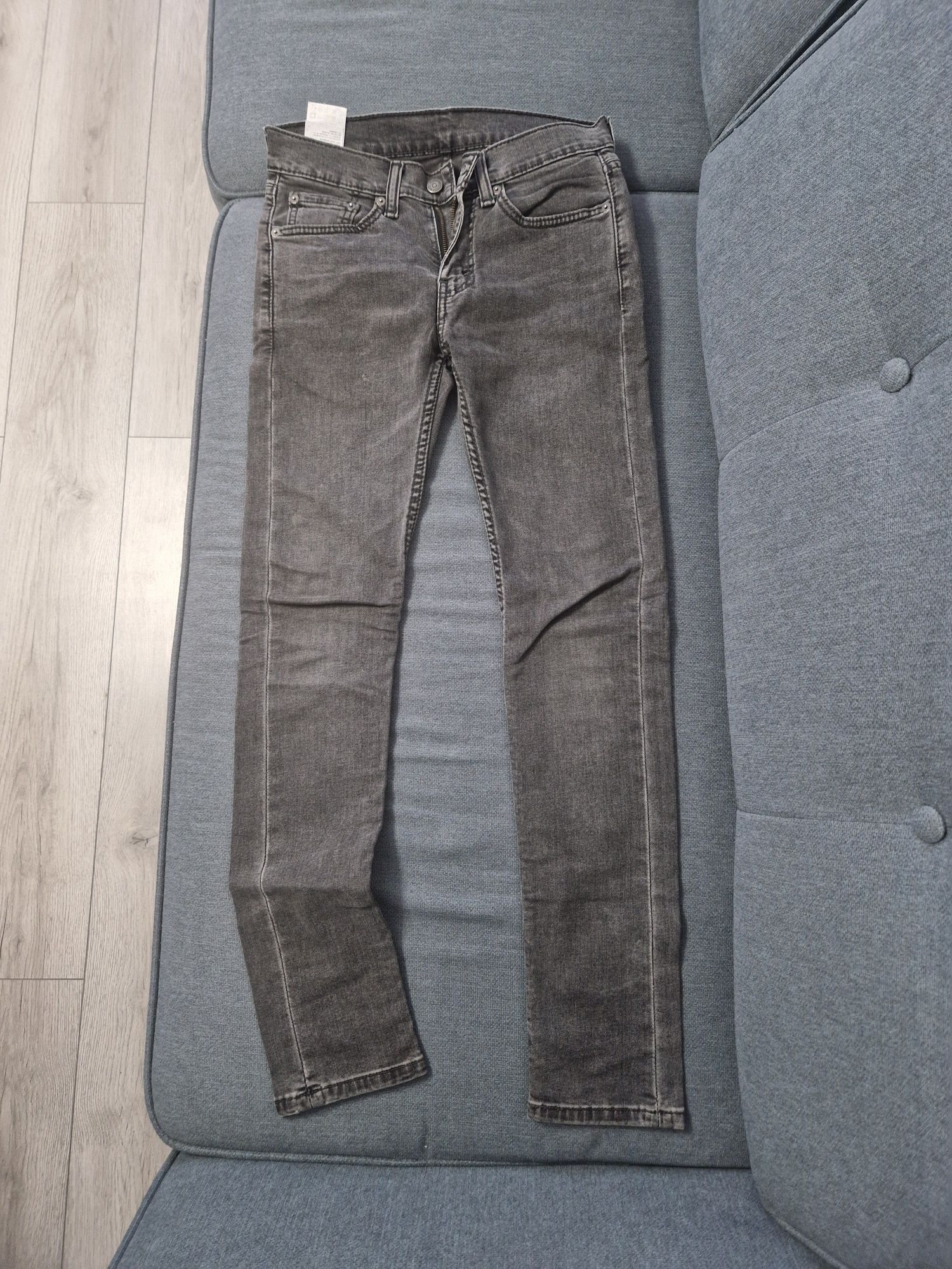 Blugi baieti marimea 28 cu 32 marca Levis