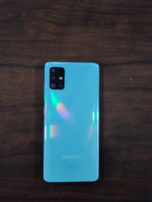 Продам samsung a51 4/64