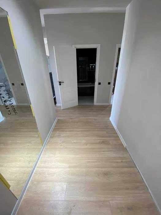 Гранд Сити,
Ориентир: Электроаппарат, 50м2 2-ком евроремонт !!