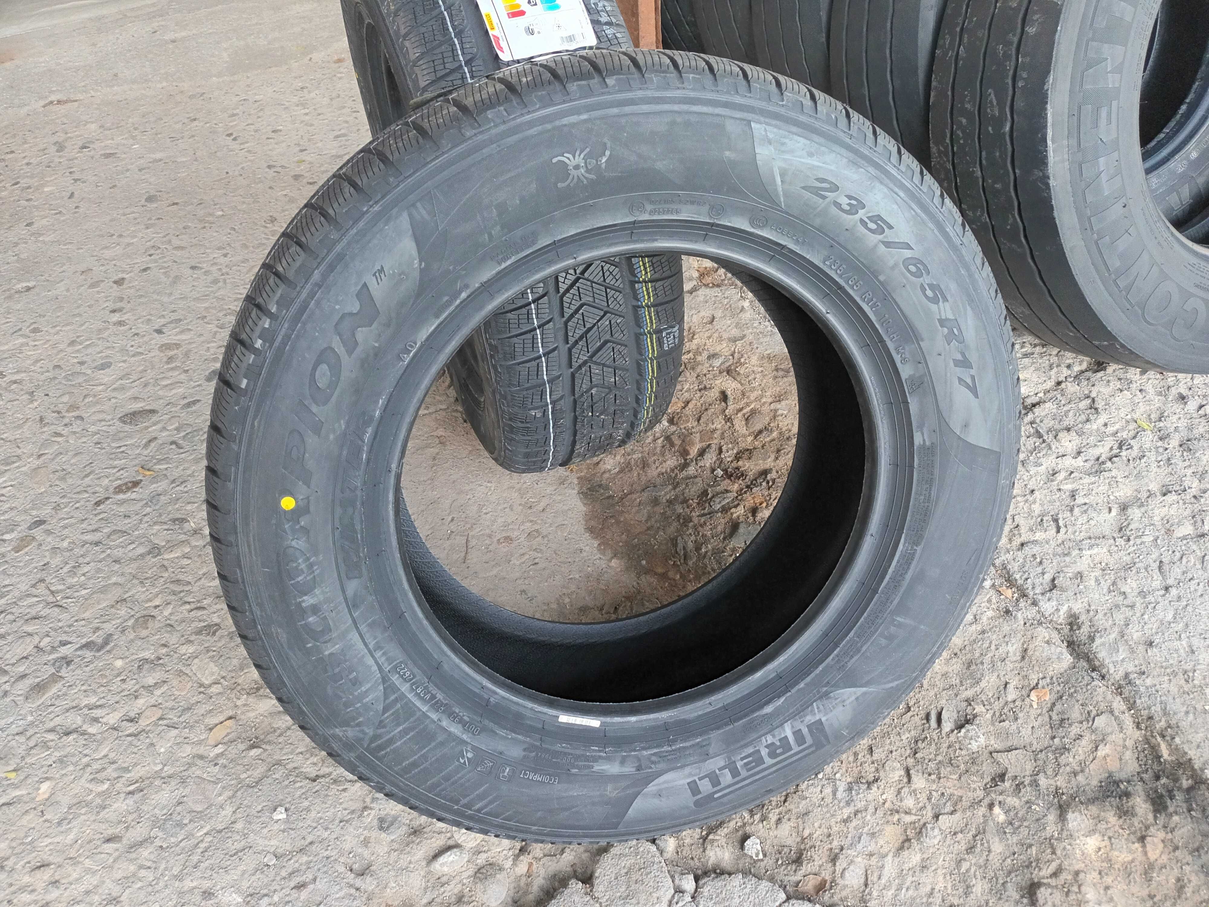 2 Нови зимни гуми 235/65 R17 Pirelli Scorpion Winter 104H AO M+S борд