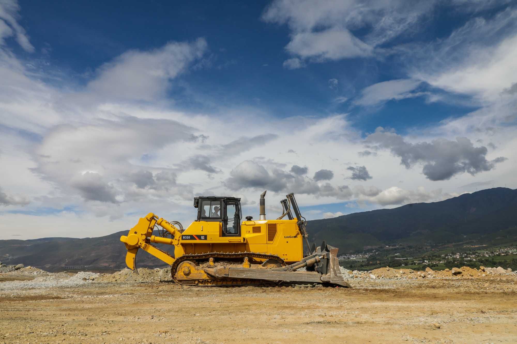 Buldozer B320C brend LiuGong 38 tonn Boshlang'ich to'lovsiz kreditda!