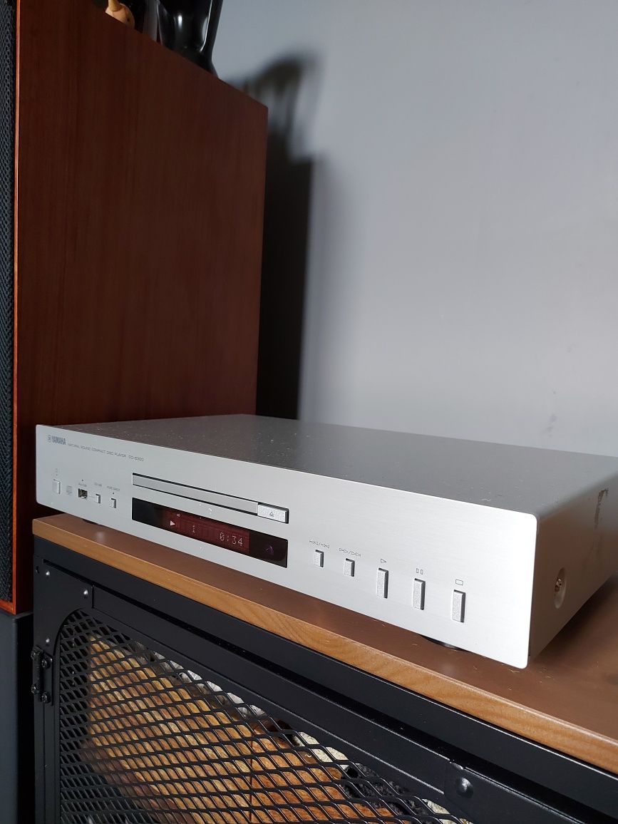 Yamaha CD-S 300 CD player