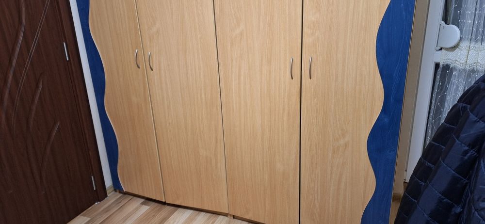 Гардероб с надстройка