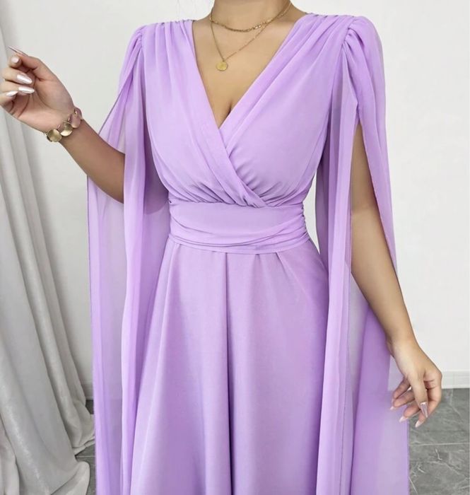 Елегантна лилава рокля с ефирни ръкави