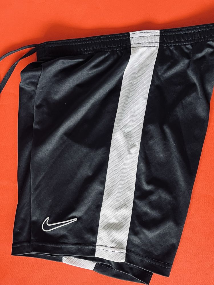 NIKE Dri-Fit Shorts - S / Оригинал