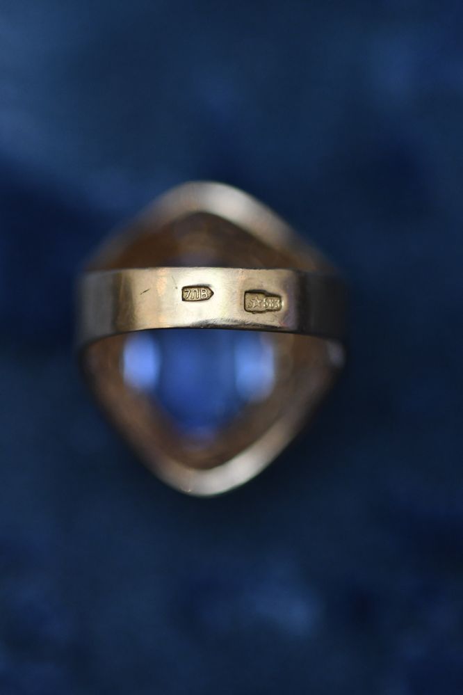 золотые  кольца с сапфиром 2 шт