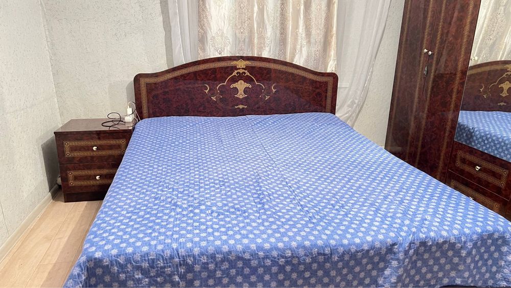 Продаеться кровать и комод