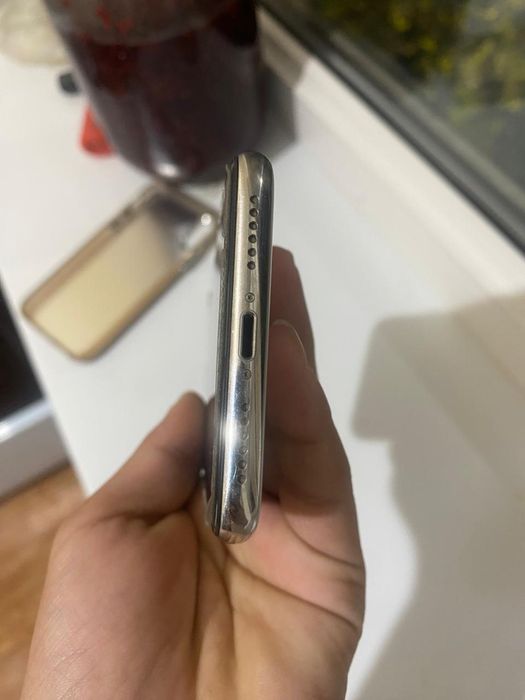 Продам айфон х в хорошем состояние