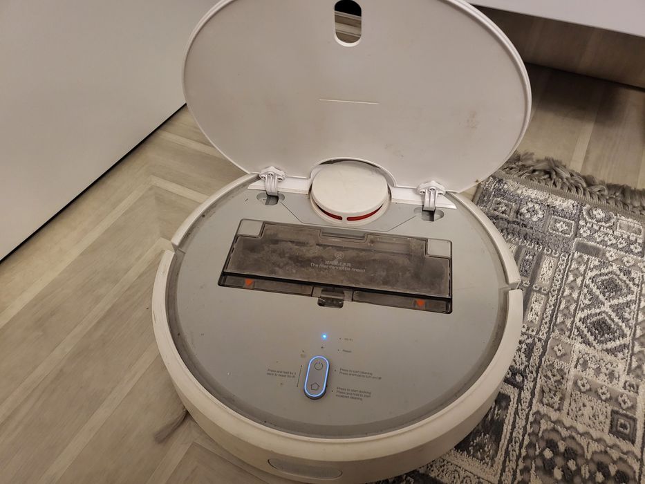 Продам б/у робот-пылесос Xiaomi