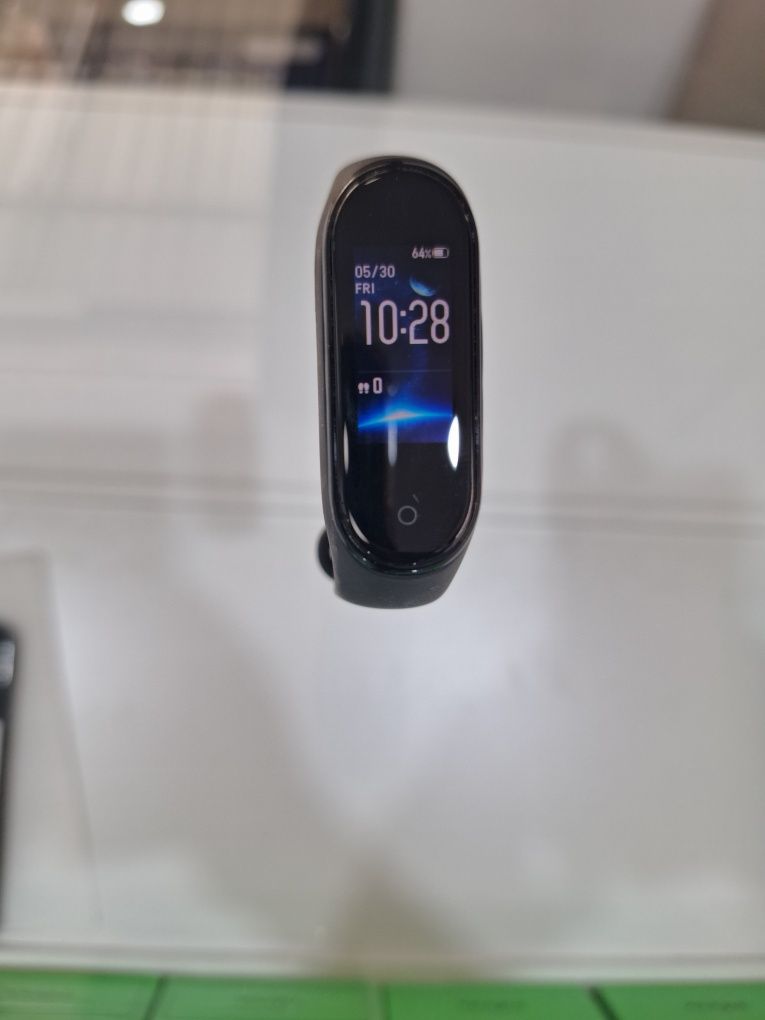 Mi band 4 bor holati kardak yangi 12ta viloyat pochta bor