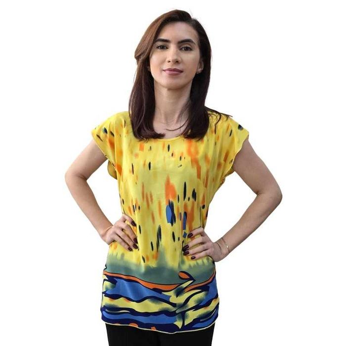 Bluza galbena imprimata, de foarte buna calitate.