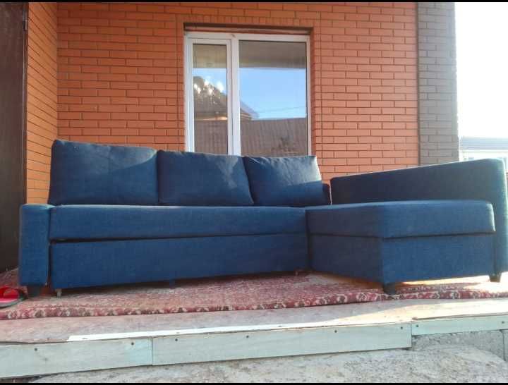 Срочно продам угловой диван ИКЕА. Раскладывается