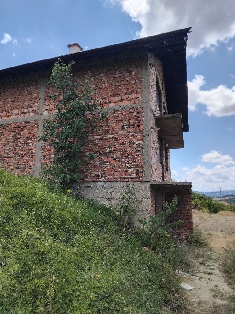 Продава къща в с.Коркина общ.Бобов дол