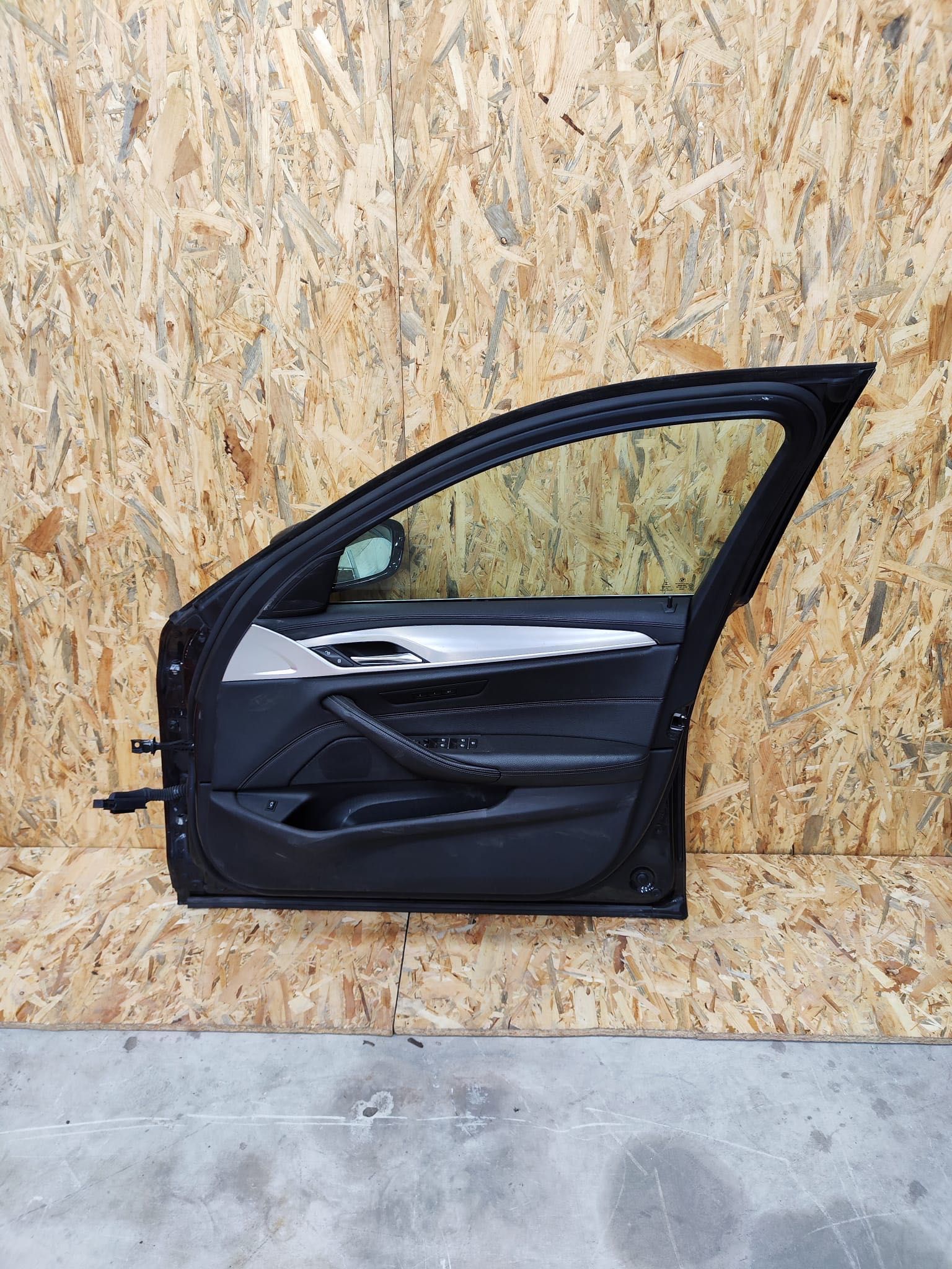 врата на автомобил bmw 5 G30 предна дясна