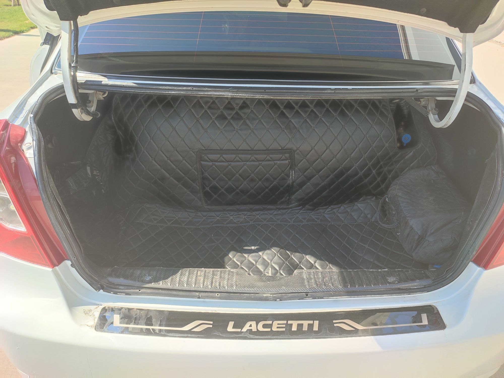 Lasetti 1.8 sotiladi (Gentra qilingan)