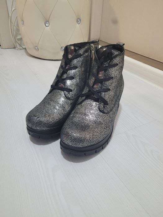 Ghete argintii din piele cu talpă ortopedică!