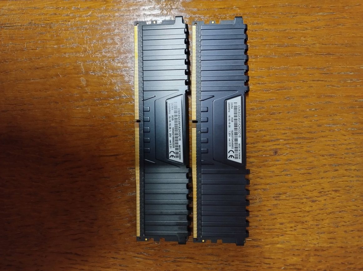 Corsair , Hyperx fury DDR 4 CL 16