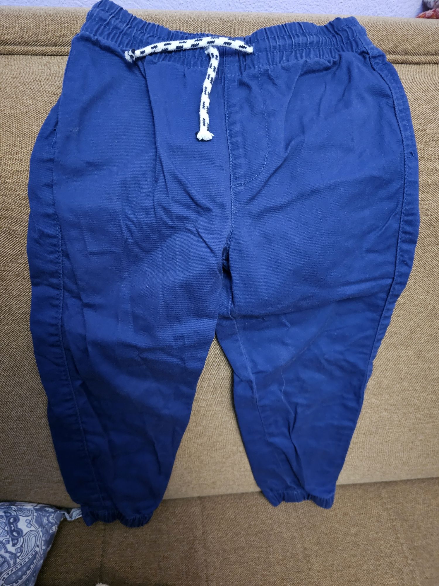 Pantaloni baiat 4-5 ani