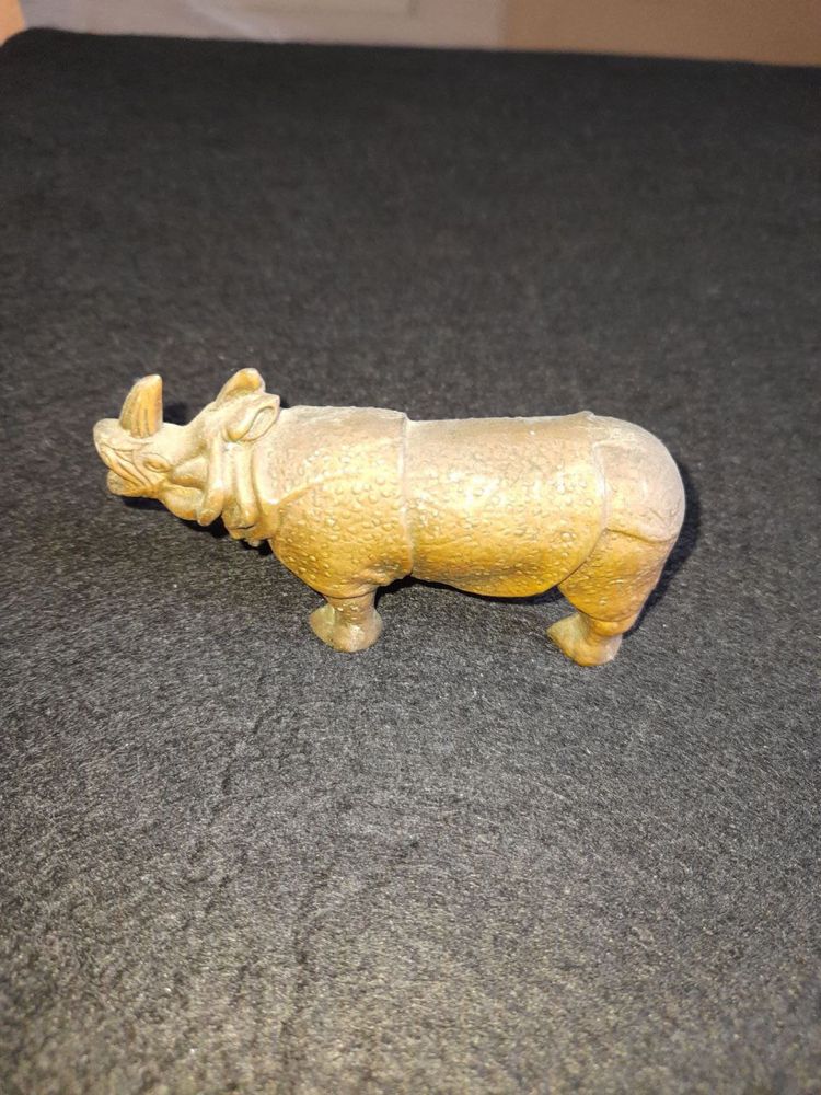Продам бронзовую статуэтку носорога