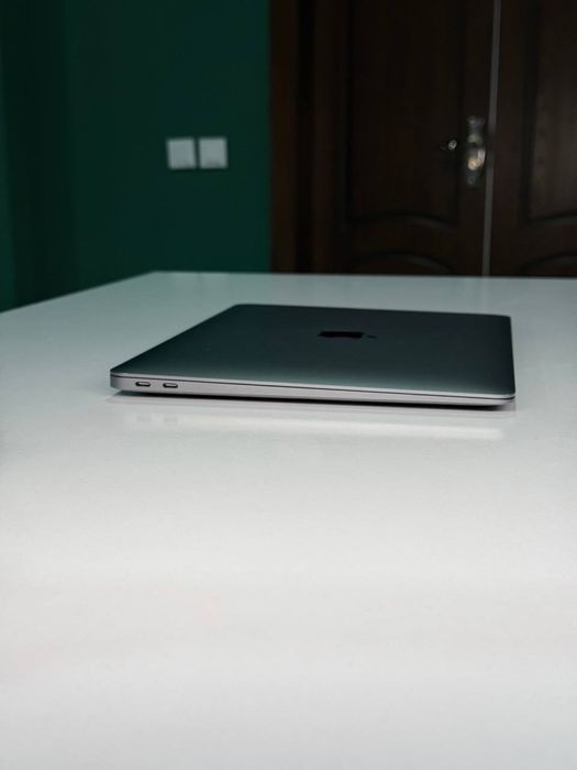 Macbook Air M1 deyarli yangi