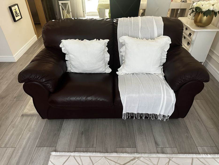 Set caneapea 3 locuri si 2 locuri din piele stare perfecta