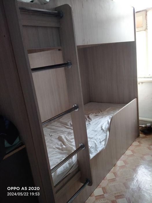 Продам кровать двухъярусная и камбизон на 3 годика мальчик