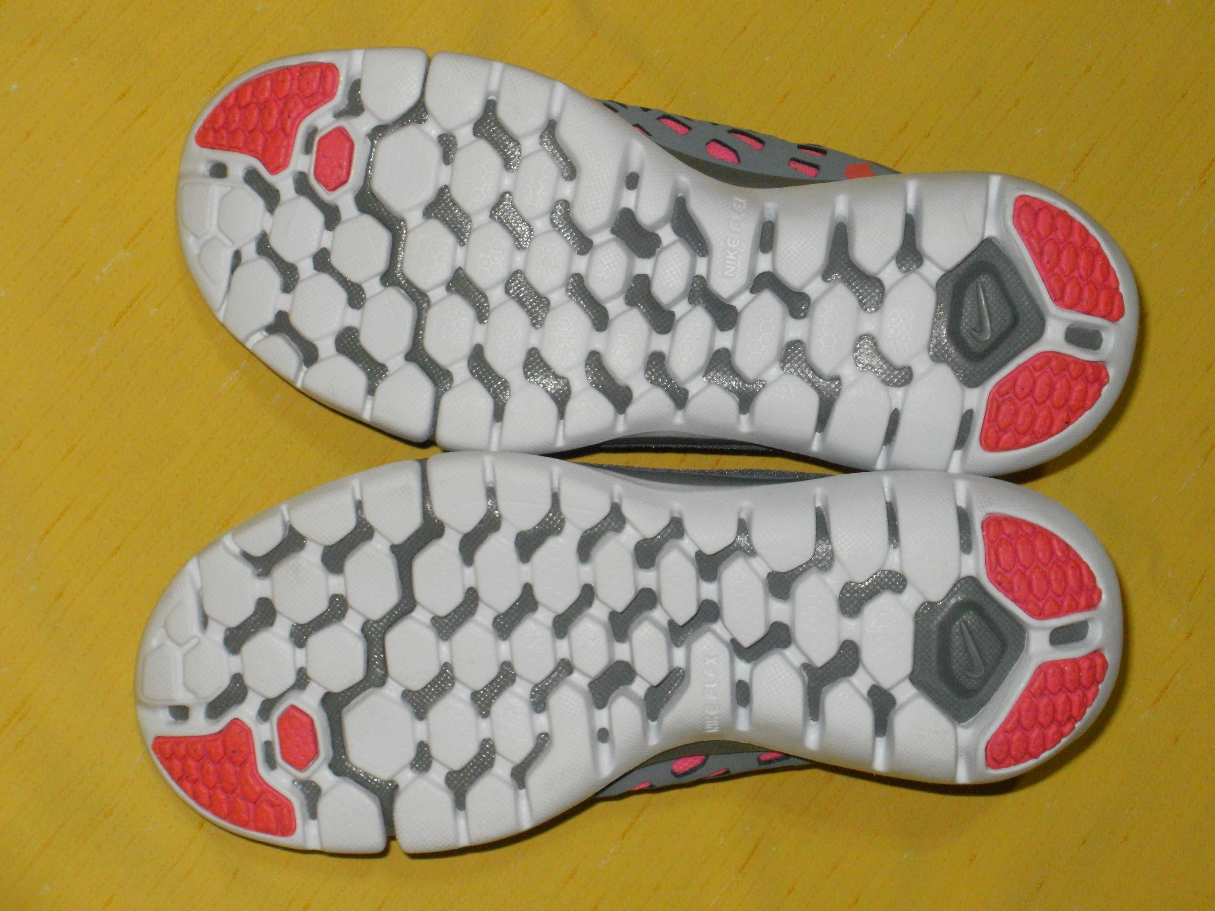 NIKE юношески нови 36