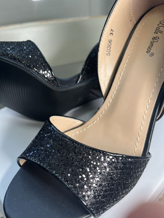 Дамски нови сандали на ток 20 лв