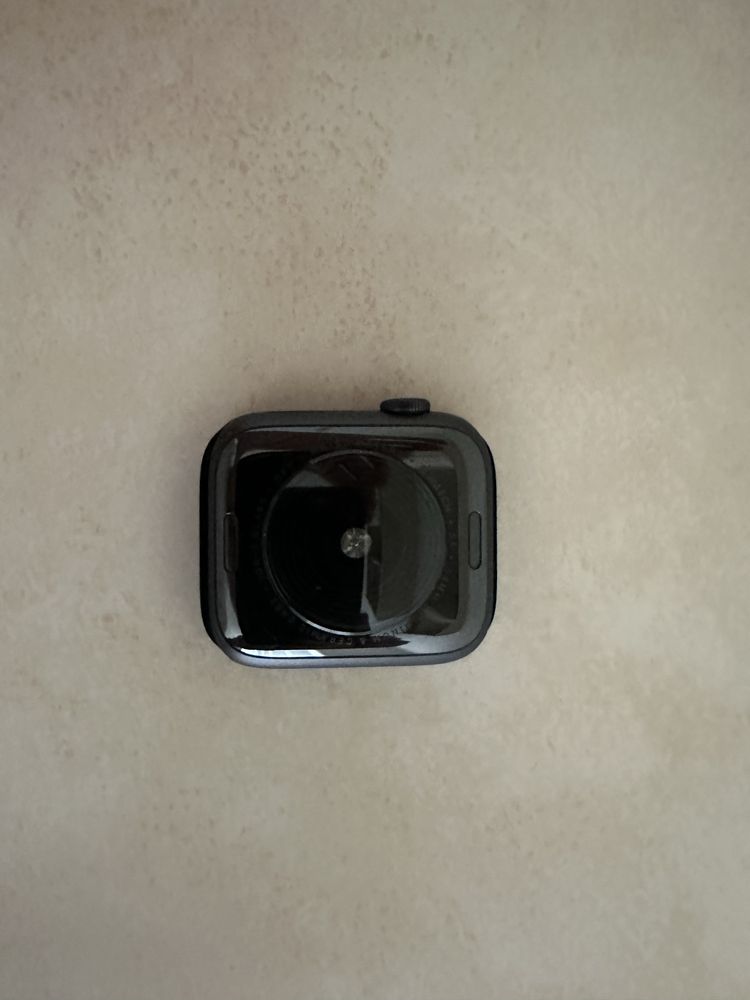 Apple Watch SE 44mm (Space Gray) + Полный комплект