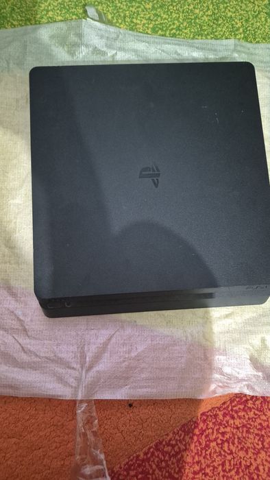 Ps4 slim in stare buna cu un joc