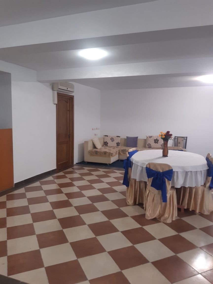 Ofer spațiu de închiriat