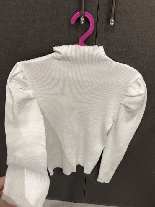 Водолазка белая.