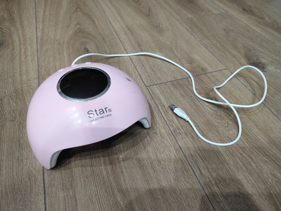 Лампа за нокти .