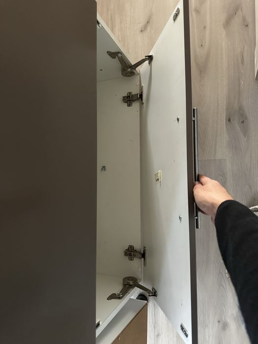 Продаю бутылочницу и шкаф для кухни с двумя ящиками