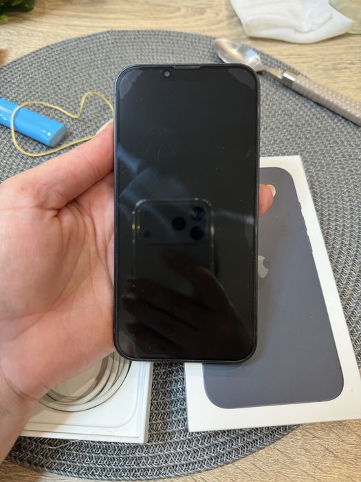 Смартфон Apple iPhone 13