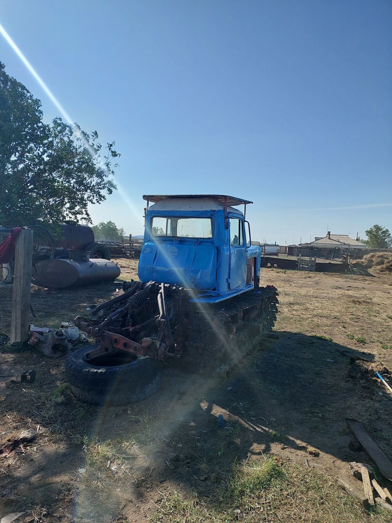 Трактор гусеничный ДТ-75