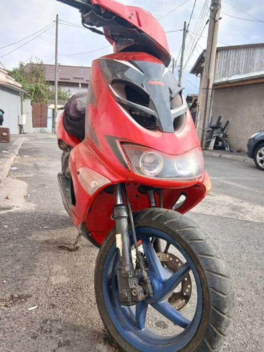 Scuter Aprilia sr 50.