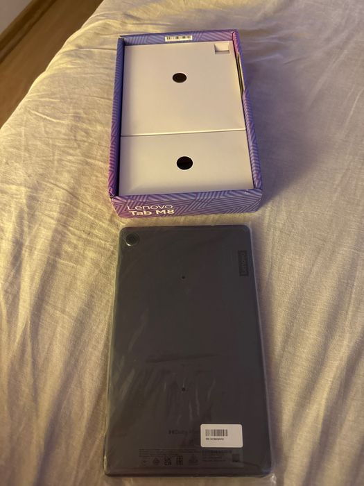 Vând tabletă Lenovo