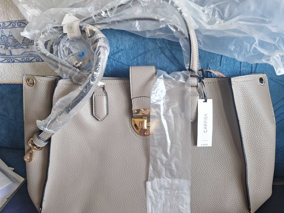 Нова чанта Carpisa, закупена от Милано на 50% цена